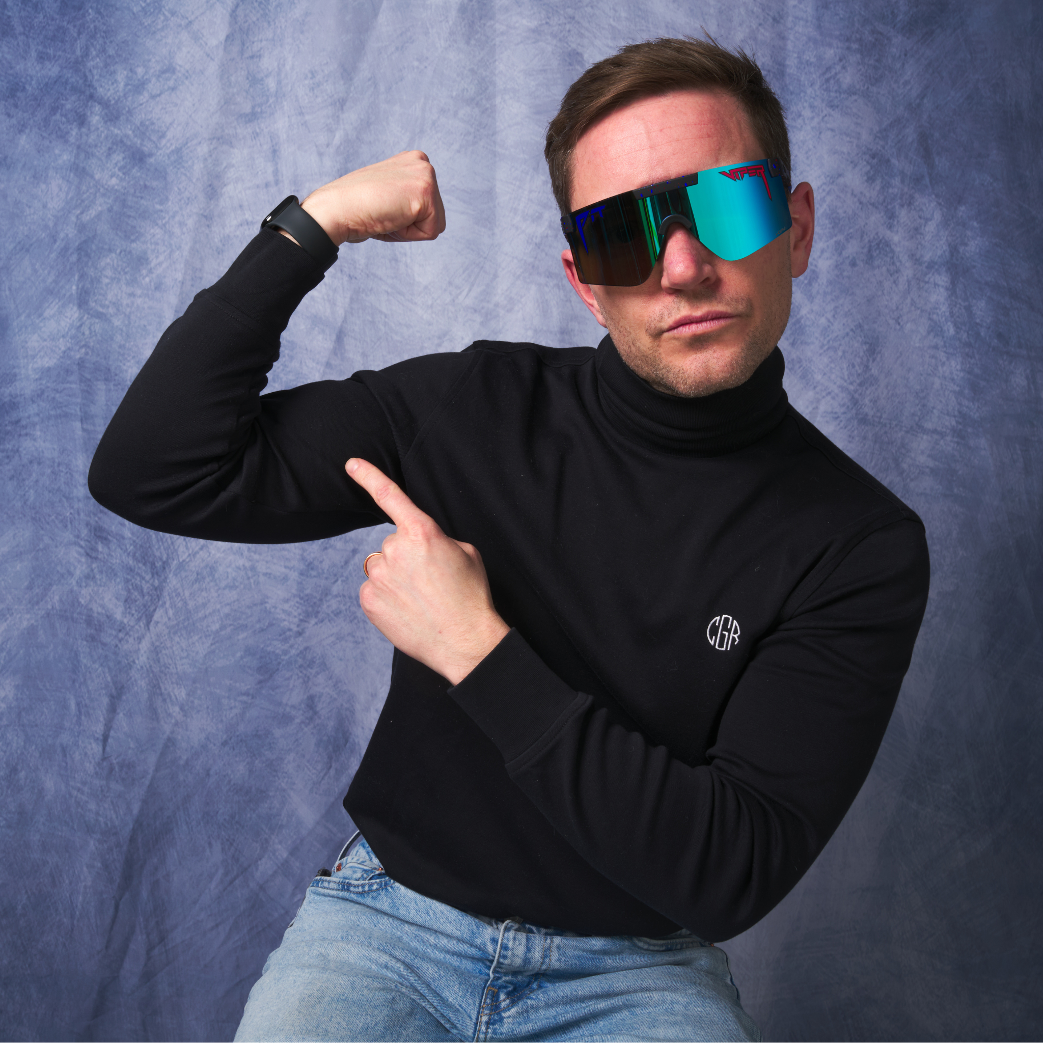 peacekeeper-original-2.0-regular-hdpv-polarized-blue-lifestyle