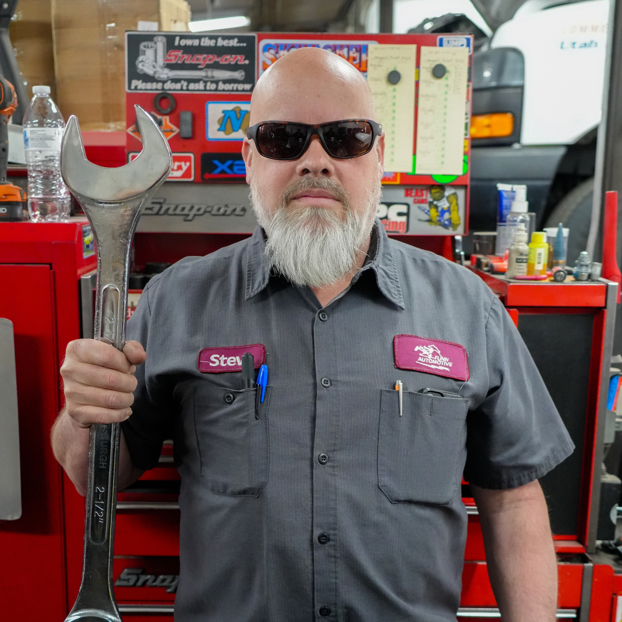 the_landlocked_somox_lifestyle_ace_hardwear_man_construction_shop